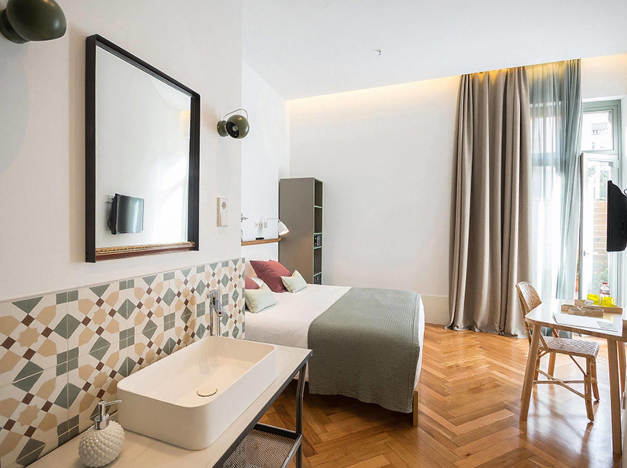 Casa Mathilda Bed & Breakfast Барселона Екстериор снимка