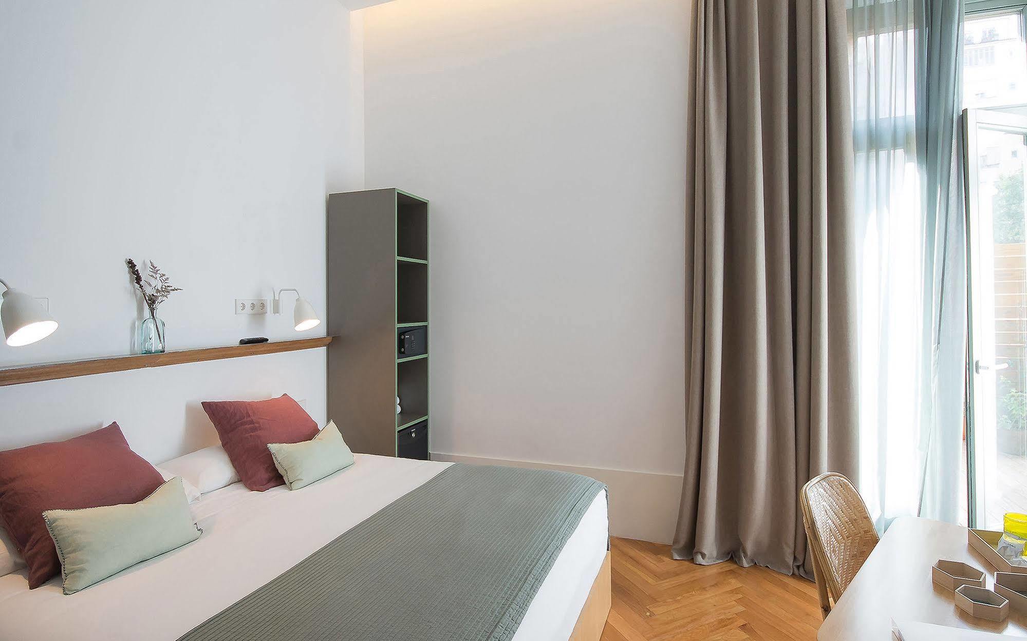Casa Mathilda Bed & Breakfast Барселона Екстериор снимка