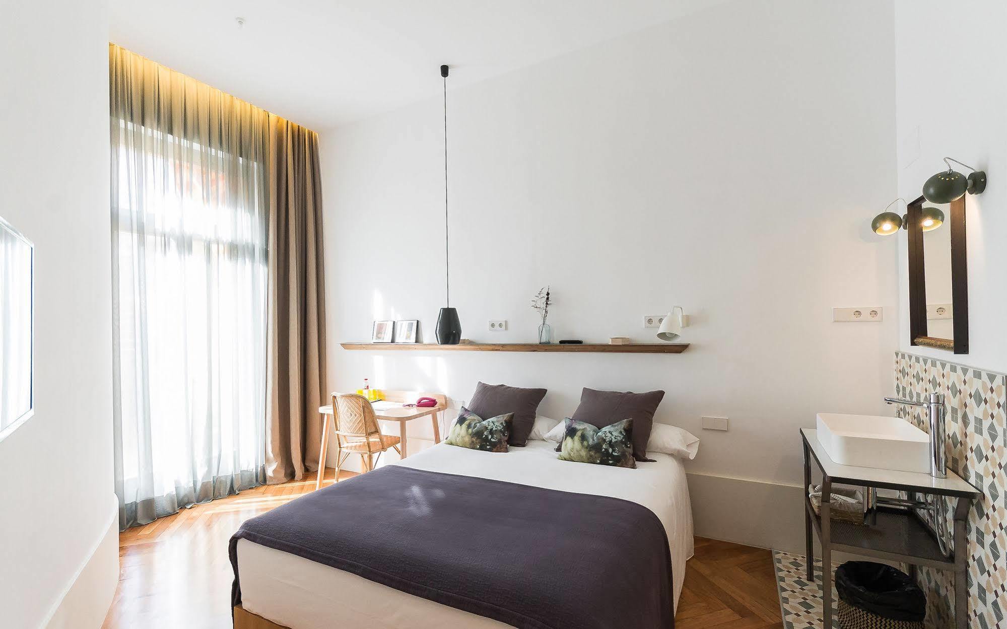 Casa Mathilda Bed & Breakfast Барселона Екстериор снимка