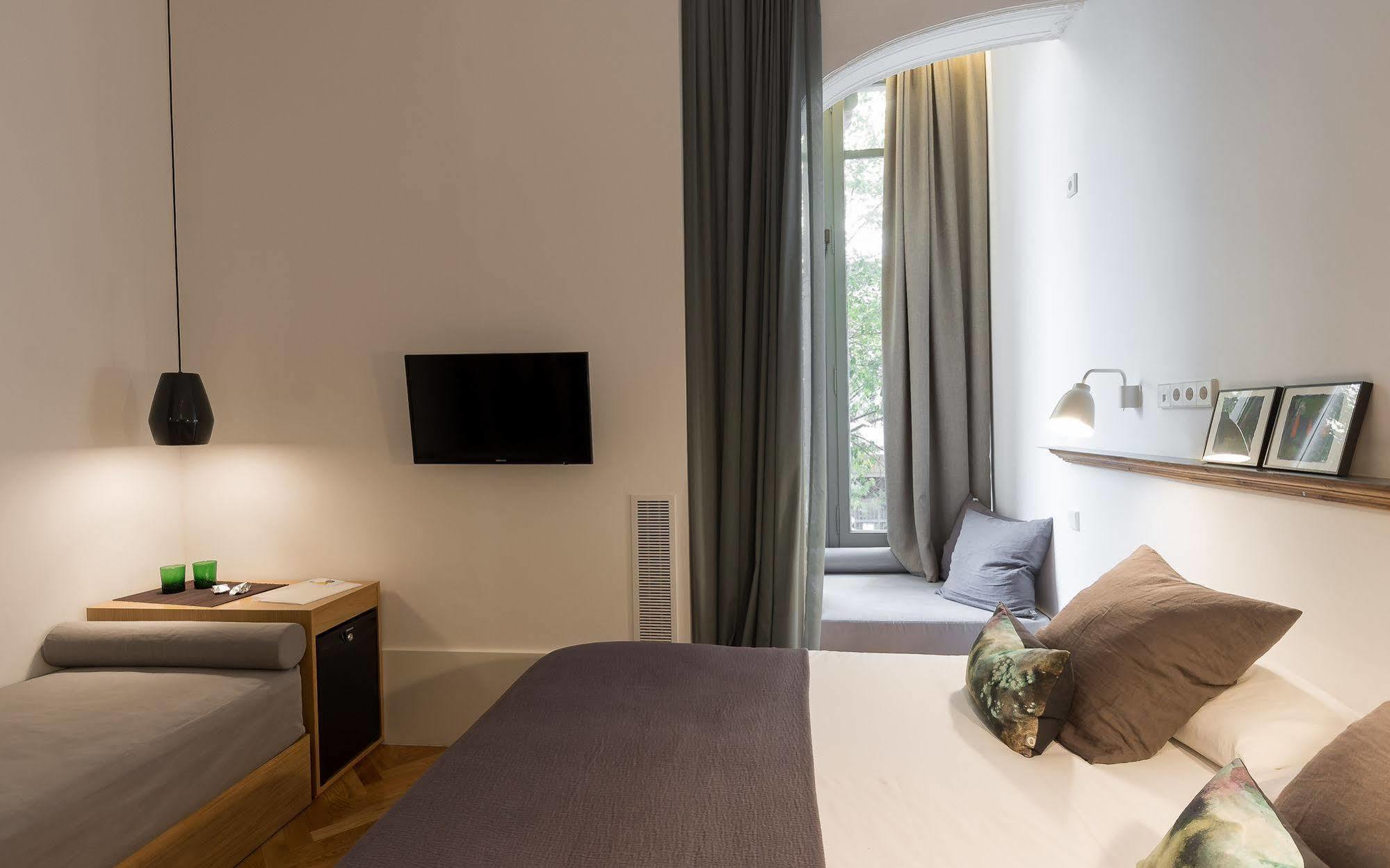 Casa Mathilda Bed & Breakfast Барселона Екстериор снимка