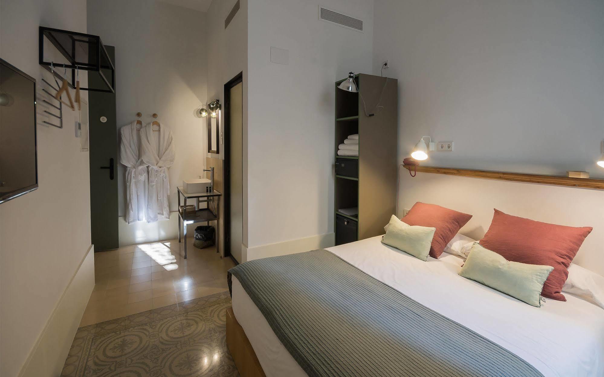 Casa Mathilda Bed & Breakfast Барселона Екстериор снимка
